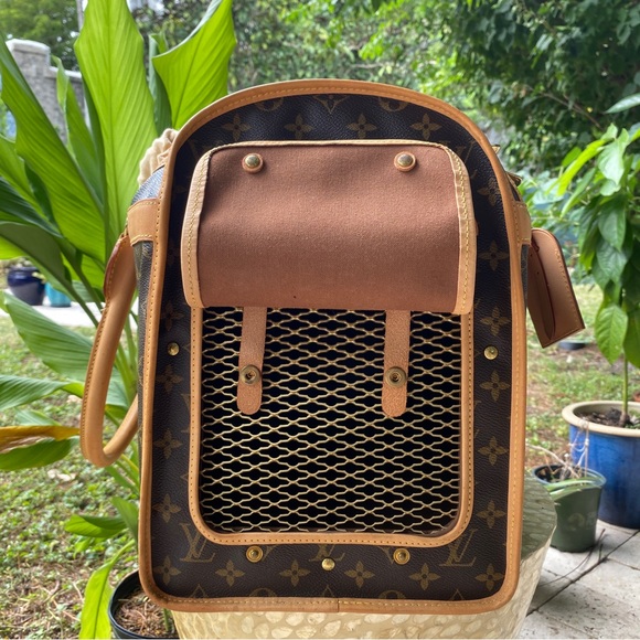 Louis Vuitton Pet Carrier - Picture 3 of 15